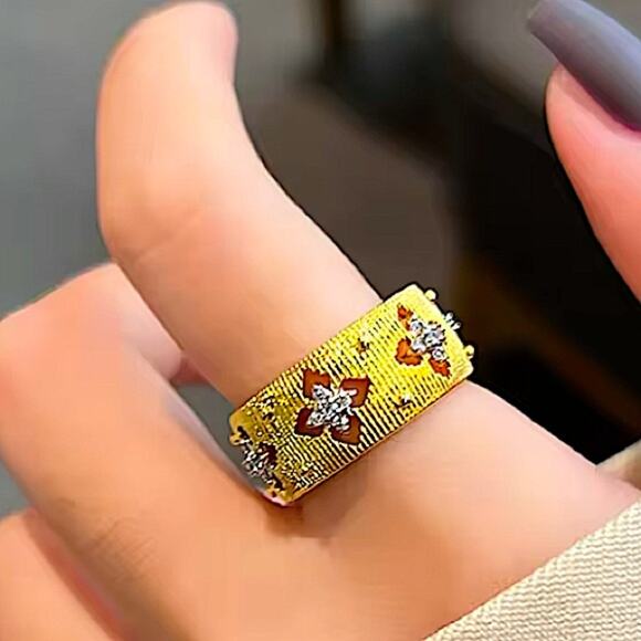 Four Leaf Clover Luxury Ring - Picture 1 of 5